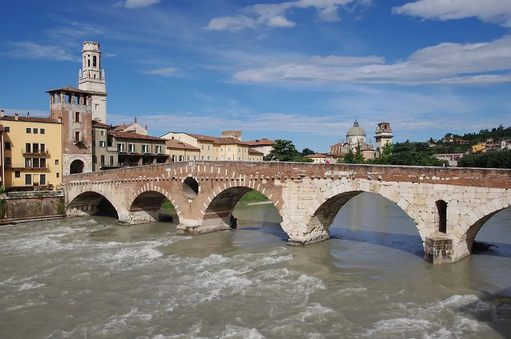 Cento Passi Dall' Arena Hotel Verona Guest house